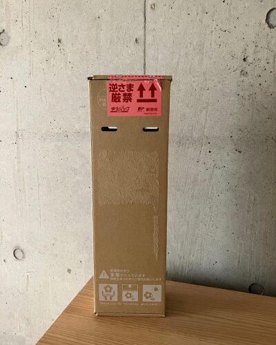 medeluのANYROOMコースのボリュームLite+のお花が届いた箱