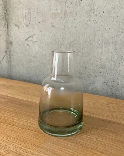 POSH LIVING ガラスボトル グリーンのアップ写真