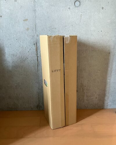 LIFFTの花の定期便で1回目に届いたお花の箱