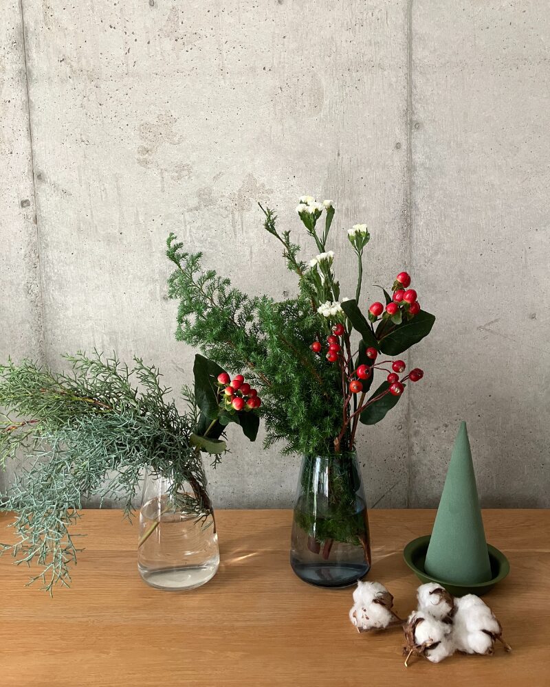 FLOWERのクリスマスツリーキットの花材、資材一式