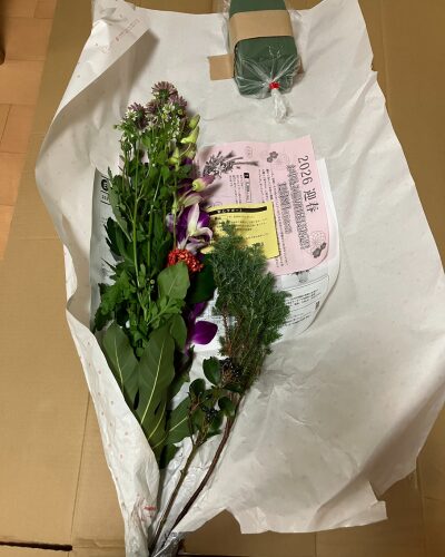 日本総合園芸のアレンジメント花材コースの内容一式を写した写真