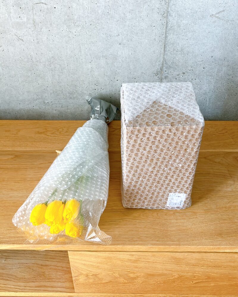 FLOWERから花瓶とチューリップが届いた時の梱包状態