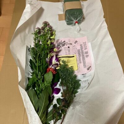 日本総合園芸のアレンジメント花材コースの内容一式を写した写真