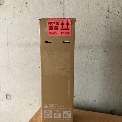 medeluのANYROOMコースのボリュームLite+のお花が届いた箱