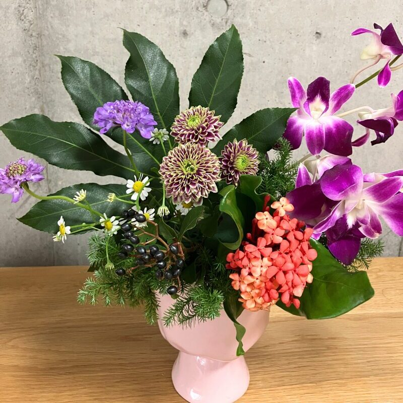 日本総合園芸の「アレンジメント花材コース」で出来た作品のアップ写真