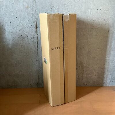 LIFFTの花の定期便で1回目に届いたお花の箱