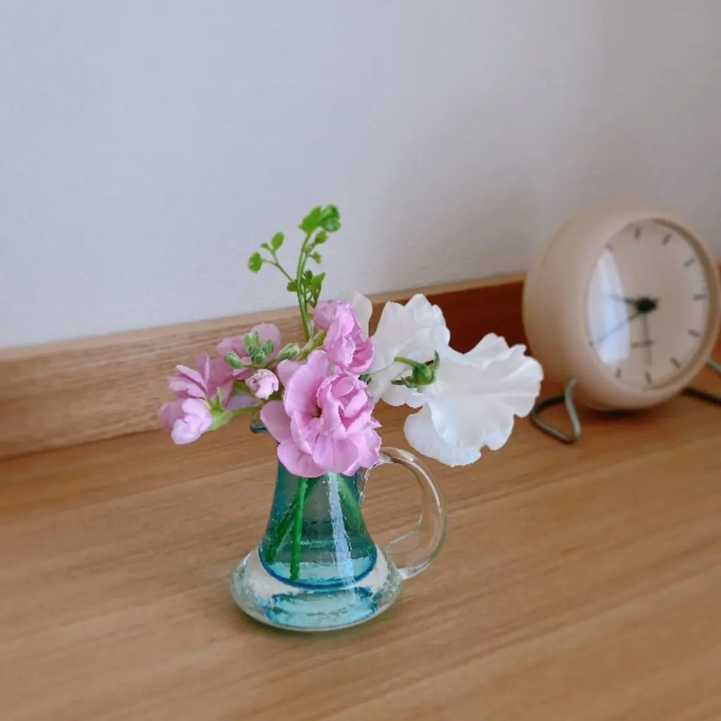 小さい花瓶の飾り方｜余った小さな花・短くなった花を最後まで楽しむ