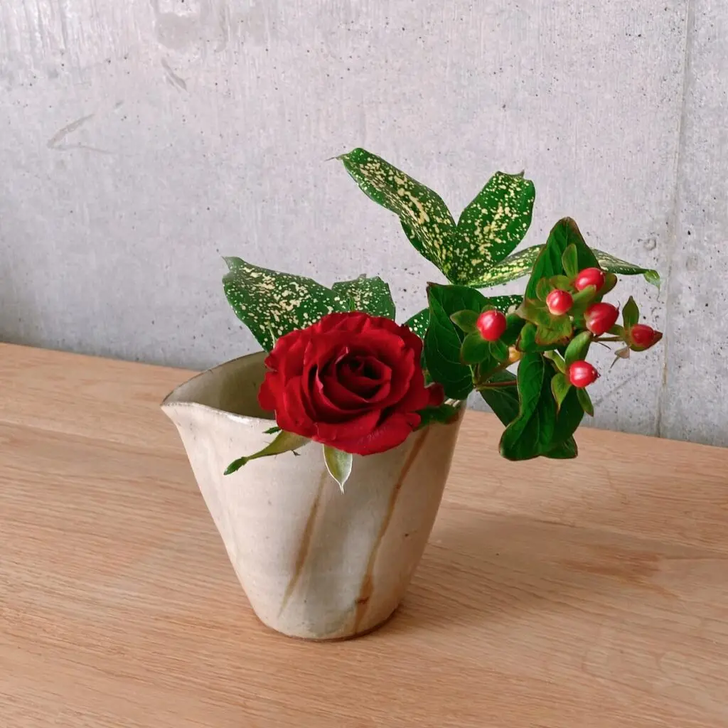 小さい花瓶の飾り方｜余った小さな花・短くなった花を最後まで楽しむ