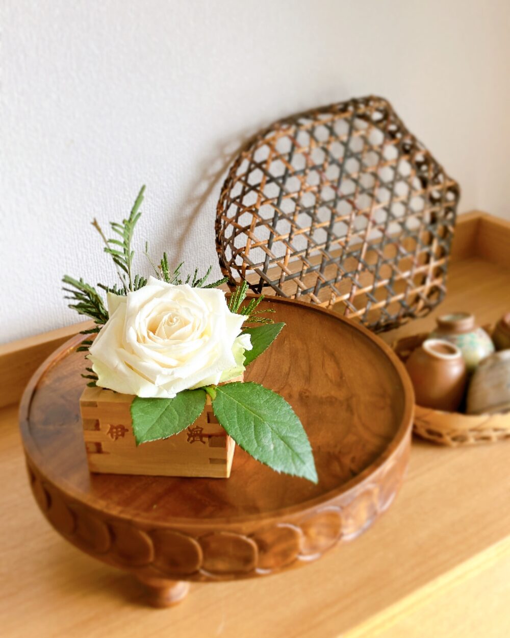 roses-and-acacia-in-masu-sake-box
