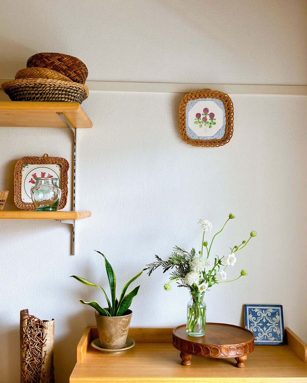 minimalist-flower-arrangement-home-decor-tiles