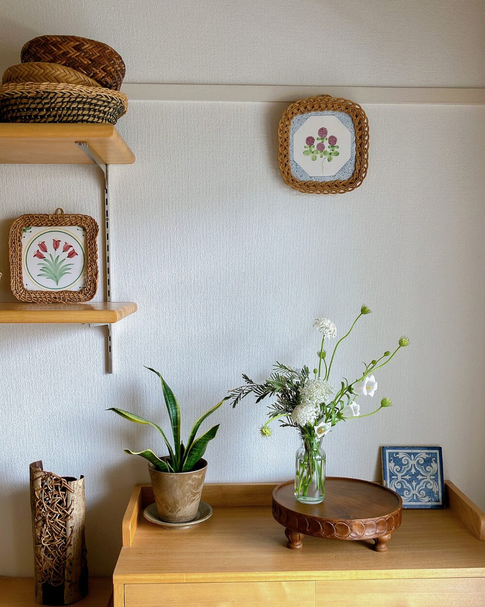 minimalist-flower-arrangement-home-decor-tiles