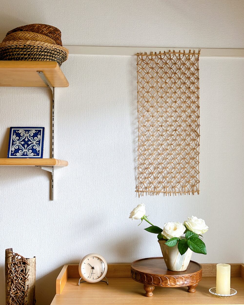 minimalist-soba-tsuyu-pitcher-floral-styling