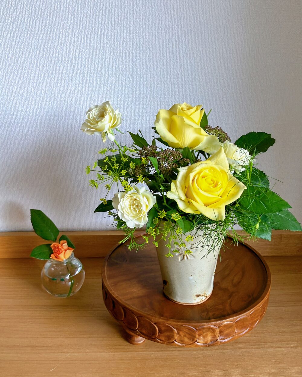 Yellow rose petals mixed with fennel and shimotsuke greens.