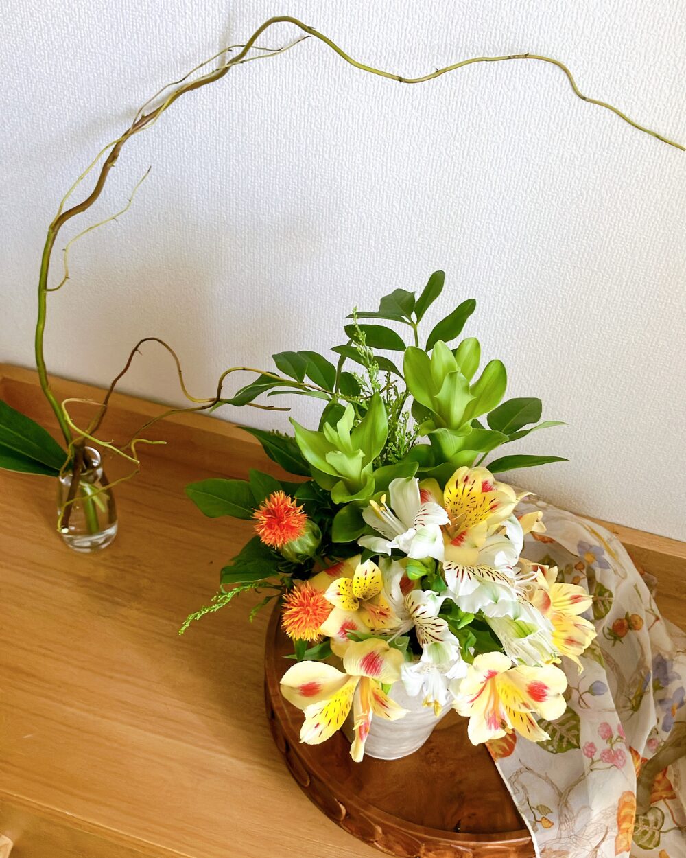 Top-down view of curcuma and alstroemeria inside a vertical pitcher.
